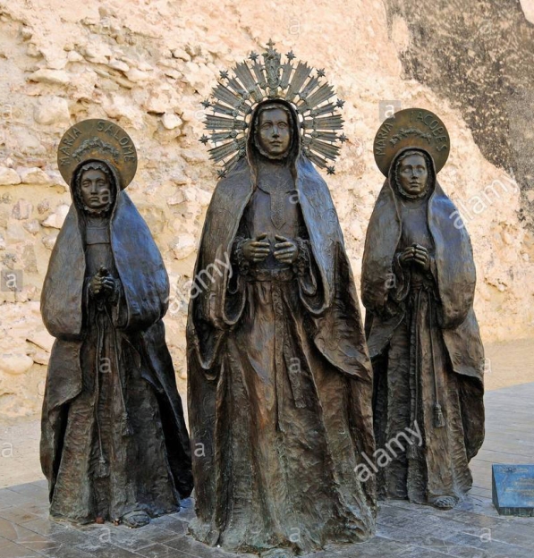 the-three-marys-group-of-sculptures-by-the-sculptor-juan-jose-quiros-E9H1NJ